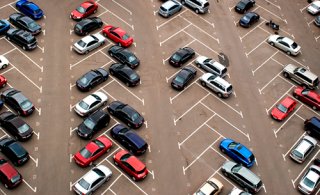 Как правильно парковаться между машинами? Расписываем в деталях